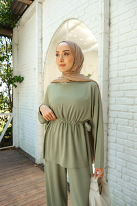 Bel Bağlama Detay İkili Takım Ada Çayı