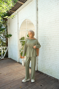 Bel Bağlama Detay İkili Takım Ada Çayı