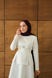 Bel Bağlamalı Etekli Takım Beyaz