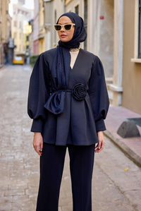 Bel Bağlamalı Gül Detay İkili Takım Lacivert