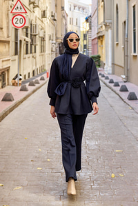 Bel Bağlamalı Gül Detay İkili Takım Lacivert