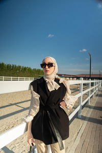 Bel Bağlamalı Kaşe Yelek Siyah