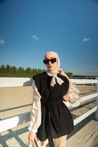 Bel Bağlamalı Kaşe Yelek Siyah