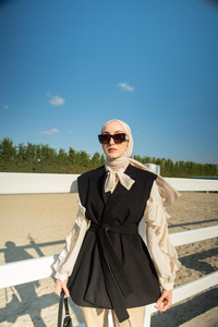 Bel Bağlamalı Kaşe Yelek Siyah