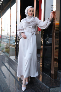 Bel Bağlamalı Önü Fermuarlı Elbise Krem