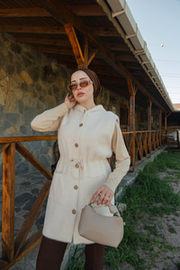 Bel Bağlamalı Triko Yelek Bej