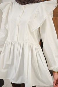 Bel Büzgülü Pile Detay Bisiklet Yaka Gömlek Beyaz