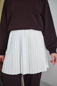 Belden Pileli İçlik Beyaz