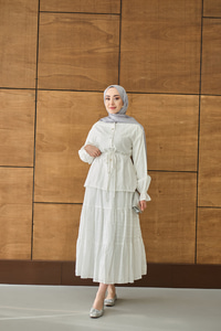 Beli Ayarlanabilir Nakış Detaylı Takım Beyaz