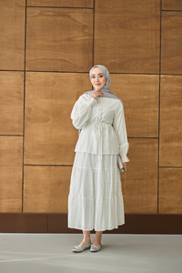 Beli Ayarlanabilir Nakış Detaylı Takım Beyaz