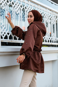 Beli Fırfır Detaylı Taş Aksesuarlı Yağmurluk Kahverengi