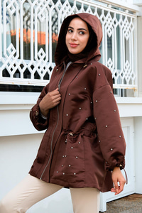 Beli Fırfır Detaylı Taş Aksesuarlı Yağmurluk Kahverengi