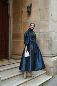 Beli Fiyonk Detaylı Kraş Elbise Lacivert