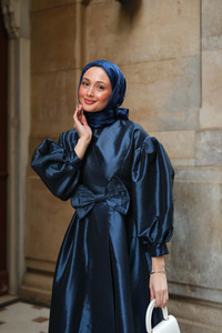 Beli Fiyonk Detaylı Kraş Elbise Lacivert