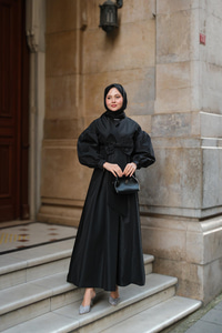 Beli Fiyonk Detaylı Kraş Elbise Siyah