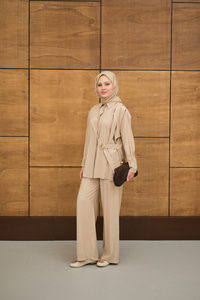 Beli Gold Kemer Detay Gömlek Yaka Takım Krem