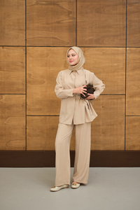 Beli Gold Kemer Detay Gömlek Yaka Takım Krem