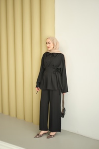 Beli Korse Detay Beli Kendinden Kemerli Takım Siyah