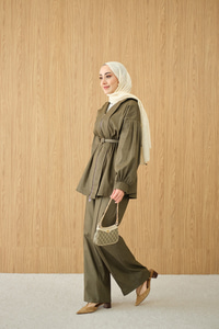 Beli Lastik Detay V Yaka Kemerli Takım Haki Yeşil