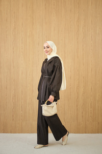 Beli Lastik Detay V Yaka Kemerli Takım Kahverengi