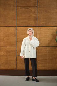 Beli Lastikli Angora Ceket Beyaz