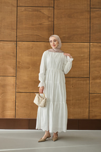 Beli Lastikli Brode Detay Elbise Beyaz