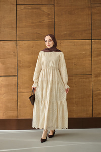 Beli Lastikli Brode Detay Elbise Krem