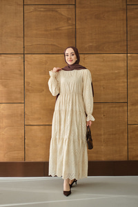 Beli Lastikli Brode Detay Elbise Krem