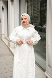 Beli Lastikli Brode Elbise  Beyaz