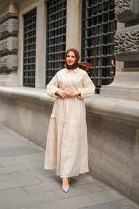 Beli Lastikli Brode Elbise  Krem