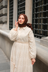 Beli Lastikli Brode Elbise  Krem