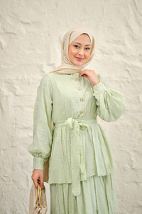 Beli Lastikli Gold Düğme Detaylı Volanlı Elbise Yeşil