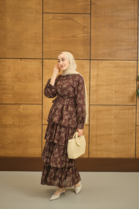 Beli Lastikli Gold Düğme Detaylıı Volanlı Elbise Kahverengi