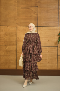 Beli Lastikli Gold Düğme Detaylıı Volanlı Elbise Kahverengi