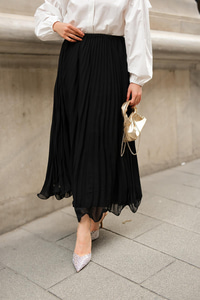 Beli Lastikli Pileli Etek Siyah