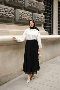 Beli Lastikli Pileli Etek Siyah