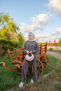 Beli Lastikli Takım Gri