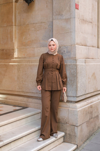 Beli Pens Detaylı Takım Kahverengi