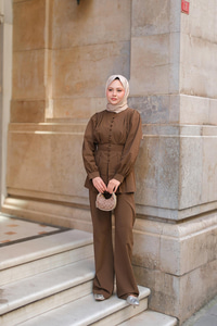 Beli Pens Detaylı Takım Kahverengi