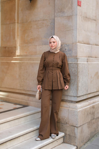 Beli Pens Detaylı Takım Kahverengi