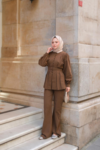 Beli Pens Detaylı Takım Kahverengi