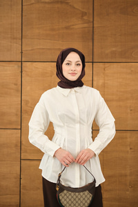 Beli Pile Detay Gizli Düğmeli Gömlek Beyaz