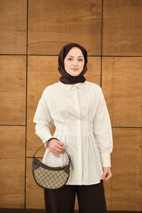 Beli Pile Detay Gizli Düğmeli Gömlek Beyaz