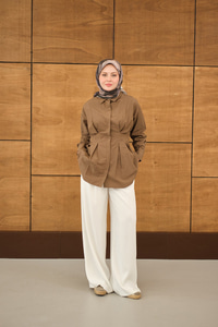 Beli Pile Detay Gizli Düğmeli Gömlek Kahverengi