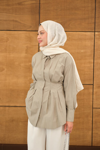 Beli Pile Detay Gizli Düğmeli Gömlek Küf Yeşil