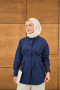 Beli Pile Detay Gizli Düğmeli Gömlek Lacivert