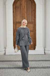 Beli Pile Detay İki Kemerli Gömlek Yaka Takım Gri