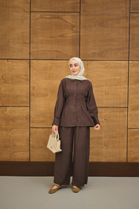 Beli Pile Detay İki Kemerli Gömlek Yaka Takım Kahverengi