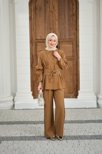 Beli Pile Detay İki Kemerli Gömlek Yaka Takım Hardal