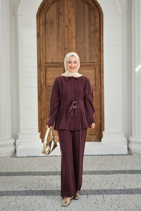 Beli Pile Detay İki Kemerli Gömlek Yaka Takım Mürdüm